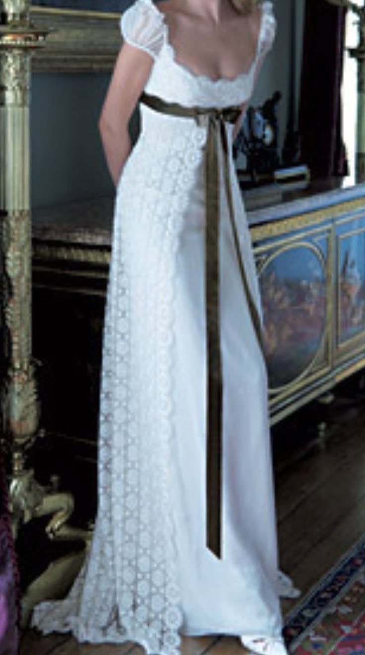 White vintage elegant fashion exquisite lace green ribbon long satin floor length small tail prom dress evening dress party dress prom dress wedding dress wedding guest dress bridesmaid dress gh3789