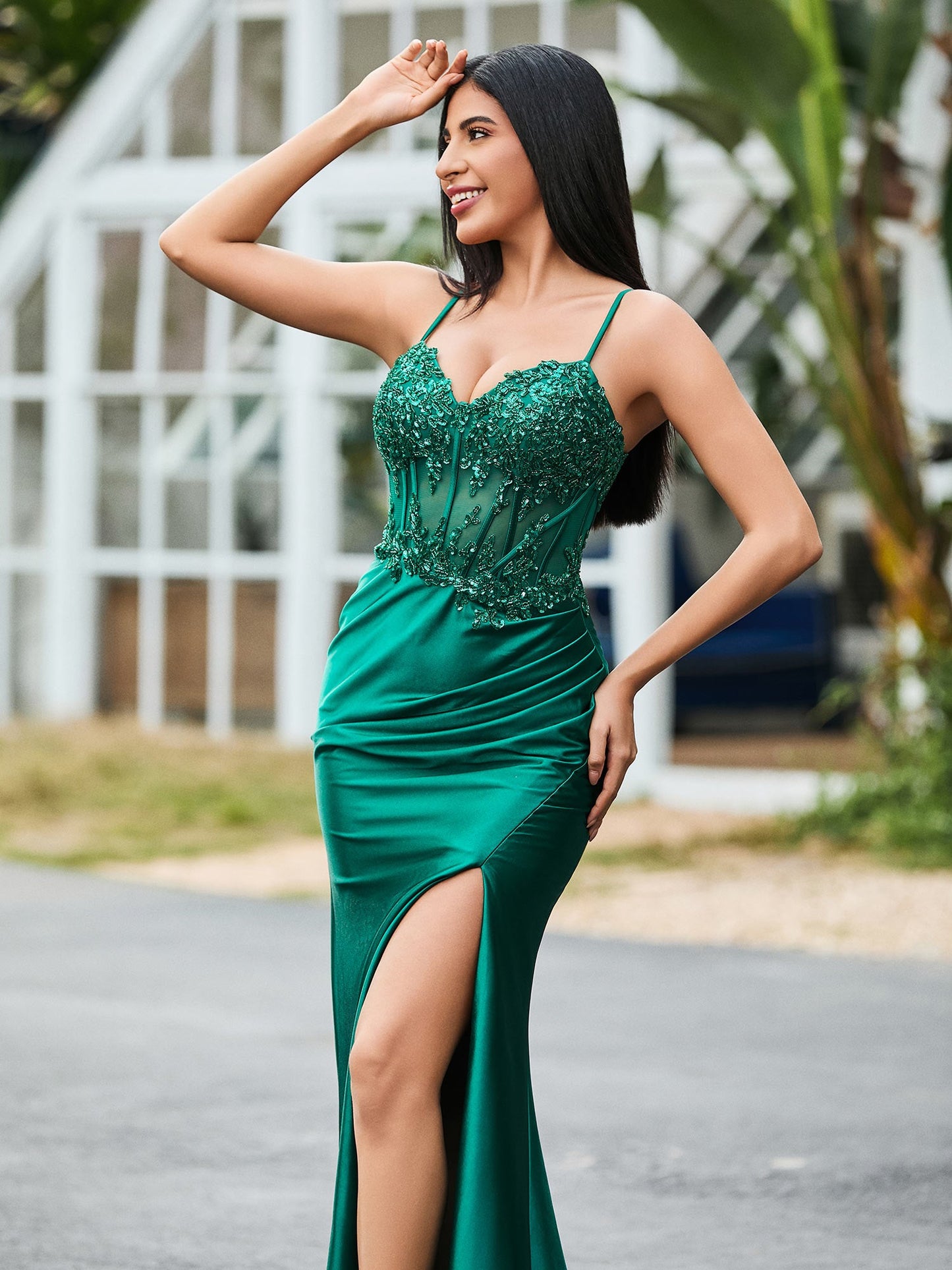 Trumpet/Mermaid V-Neck Sweep Train Dress with Sequins Dark Green