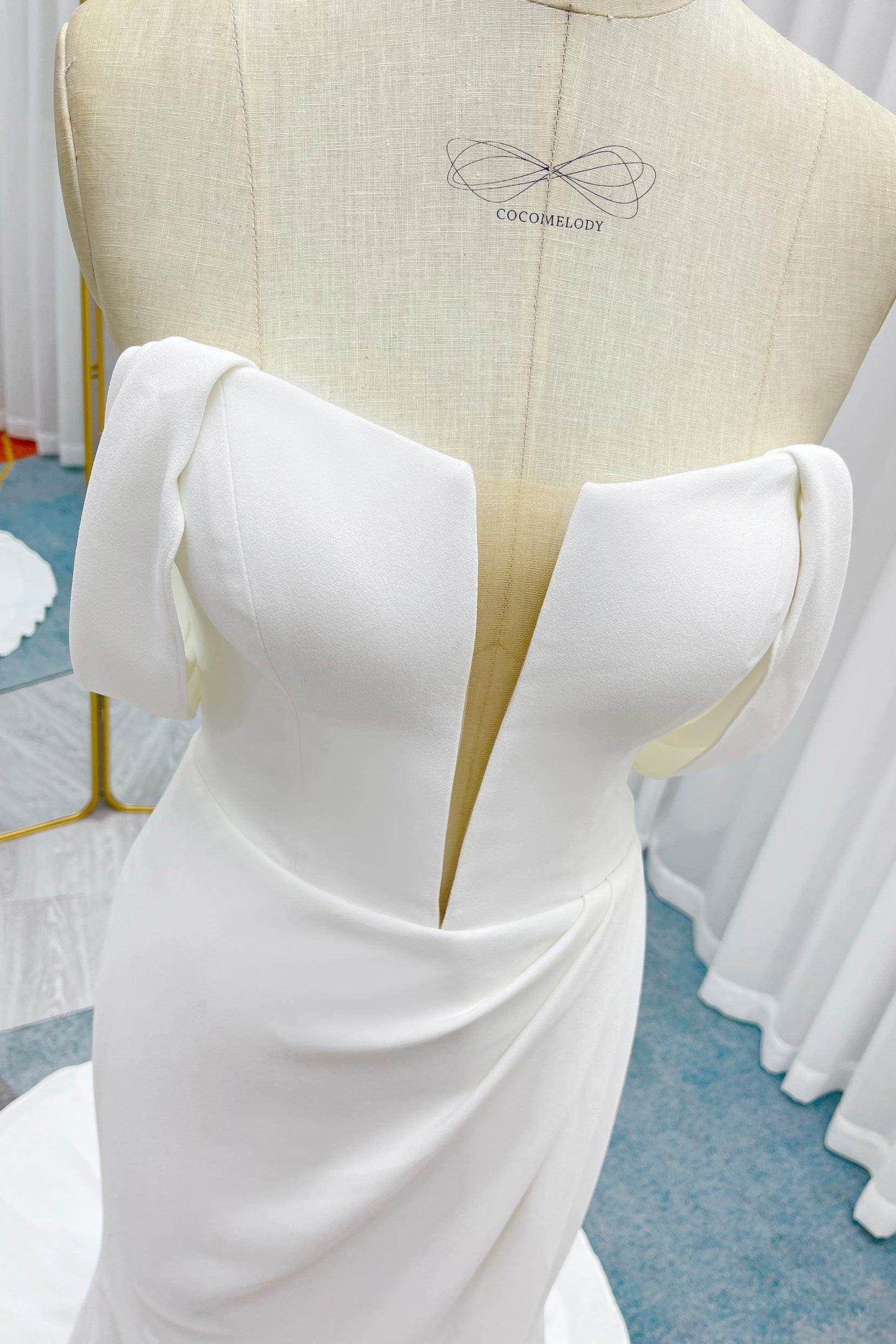 Trumpet-Mermaid Court Train Stretch Satin Wedding Dress CW3291