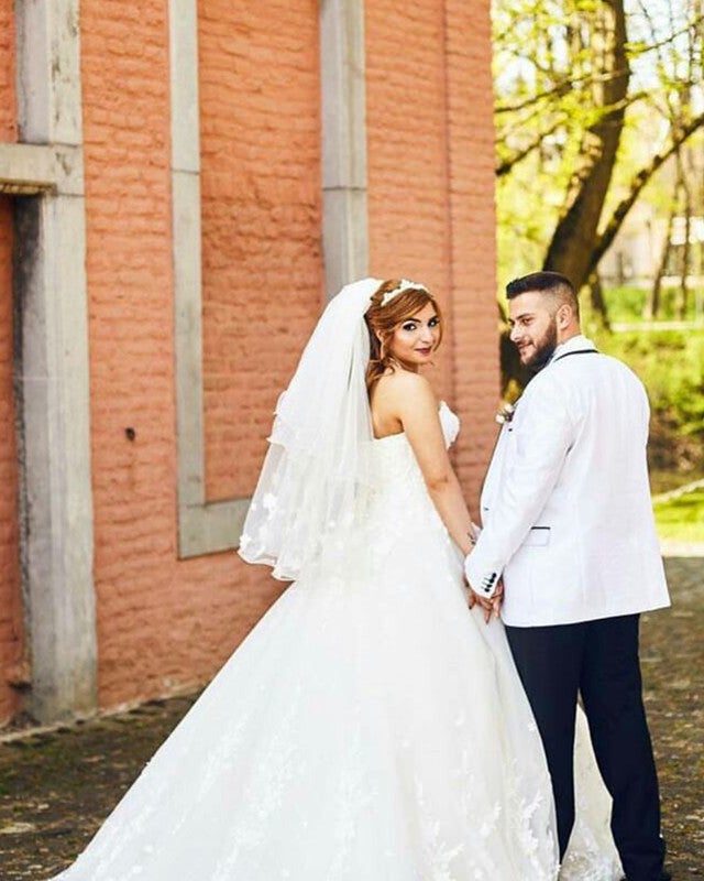 Lace Flowers Sweetheart Tulle Ball Gowns Embroidery Wedding Dresses