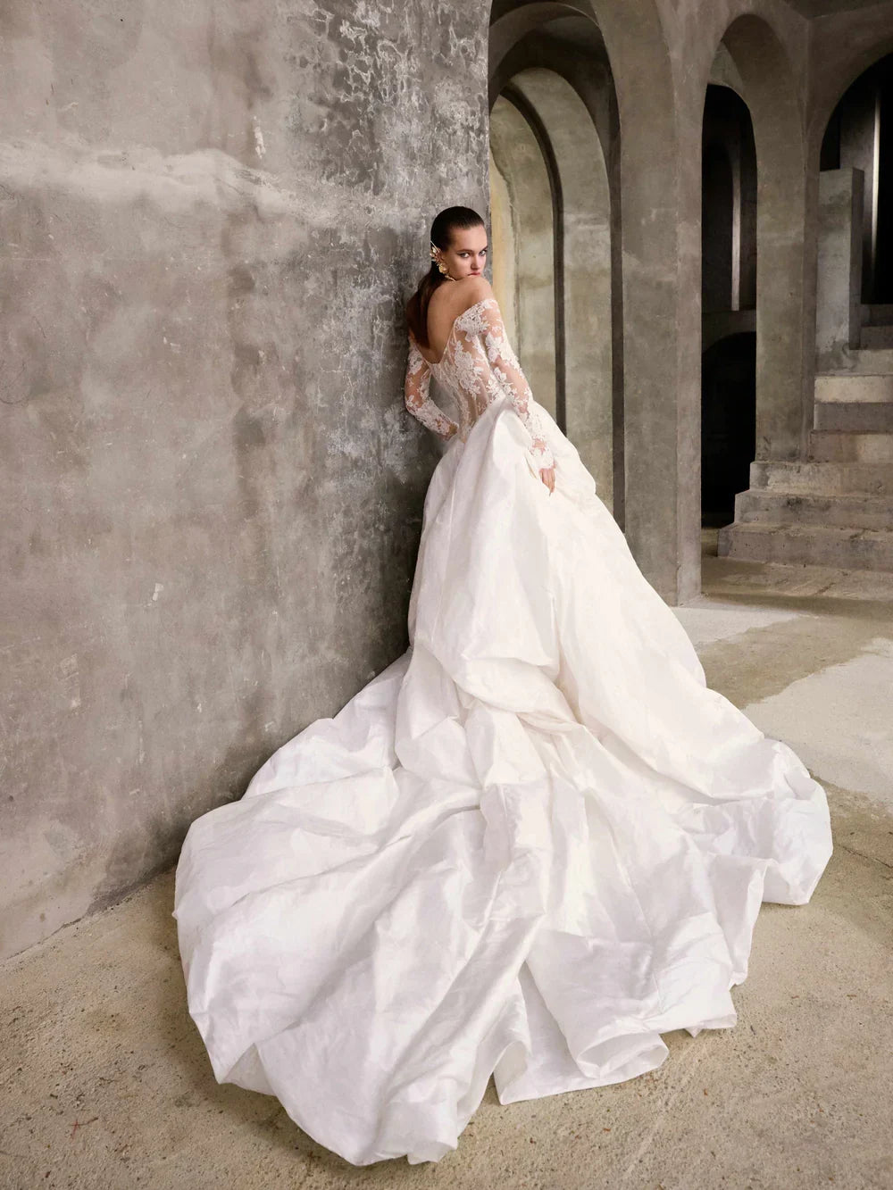 Gorgeous Lace Off-the-shoulder Long-sleeve Design A-Line Wedding Dress Ball Gown Prom Dress Evening Dress HZ1024