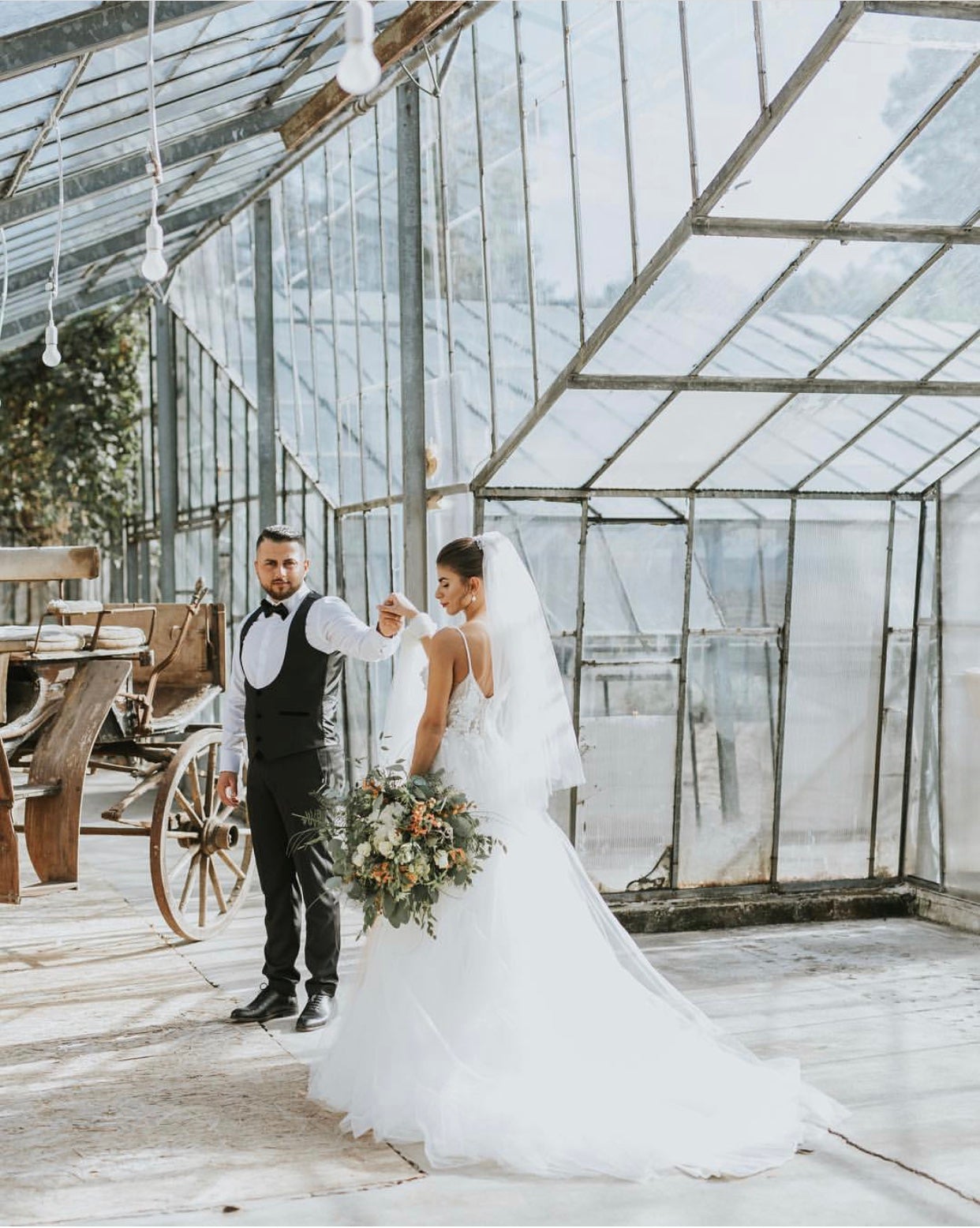 Lovely Handmade Flowers V-neck Tulle Backless Wedding Dresses