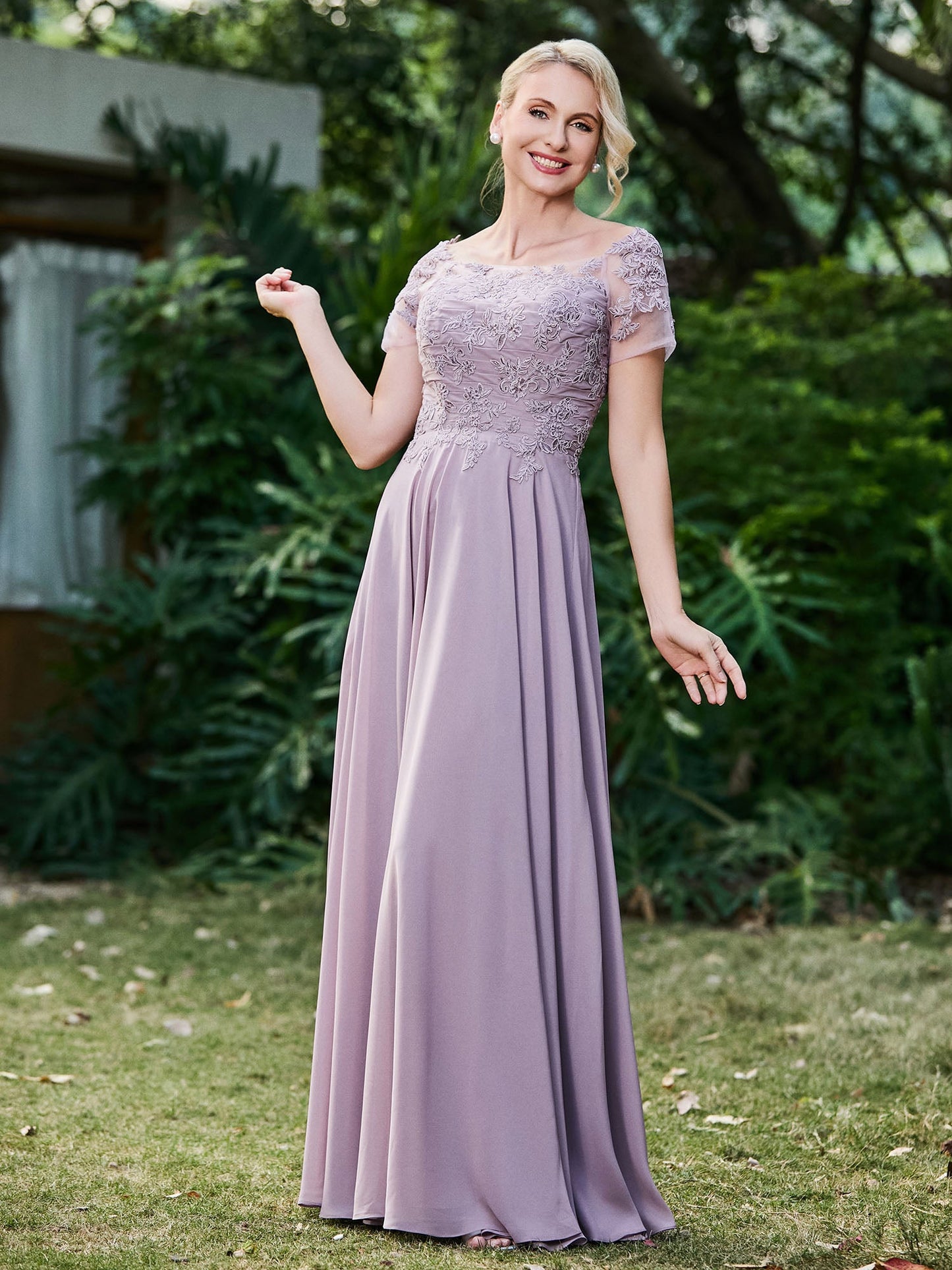 Flower Appliqued Chiffon Dress with Pleated Tahiti
