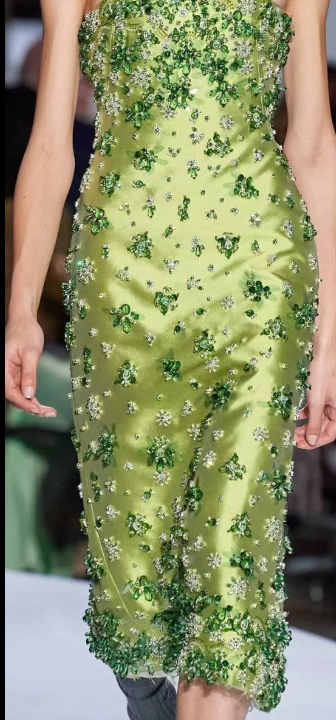 Luxurious Avocado Green Slim-Fit Spaghetti Strap Crystal Satin Prom Dress Evening Dress cc5184