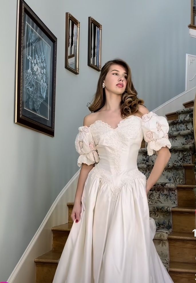 Vintage Retro Off-White Off Shoulder 3D Rose Lace Embroidery Satin Train Prom Dress Evening Dress cc5614