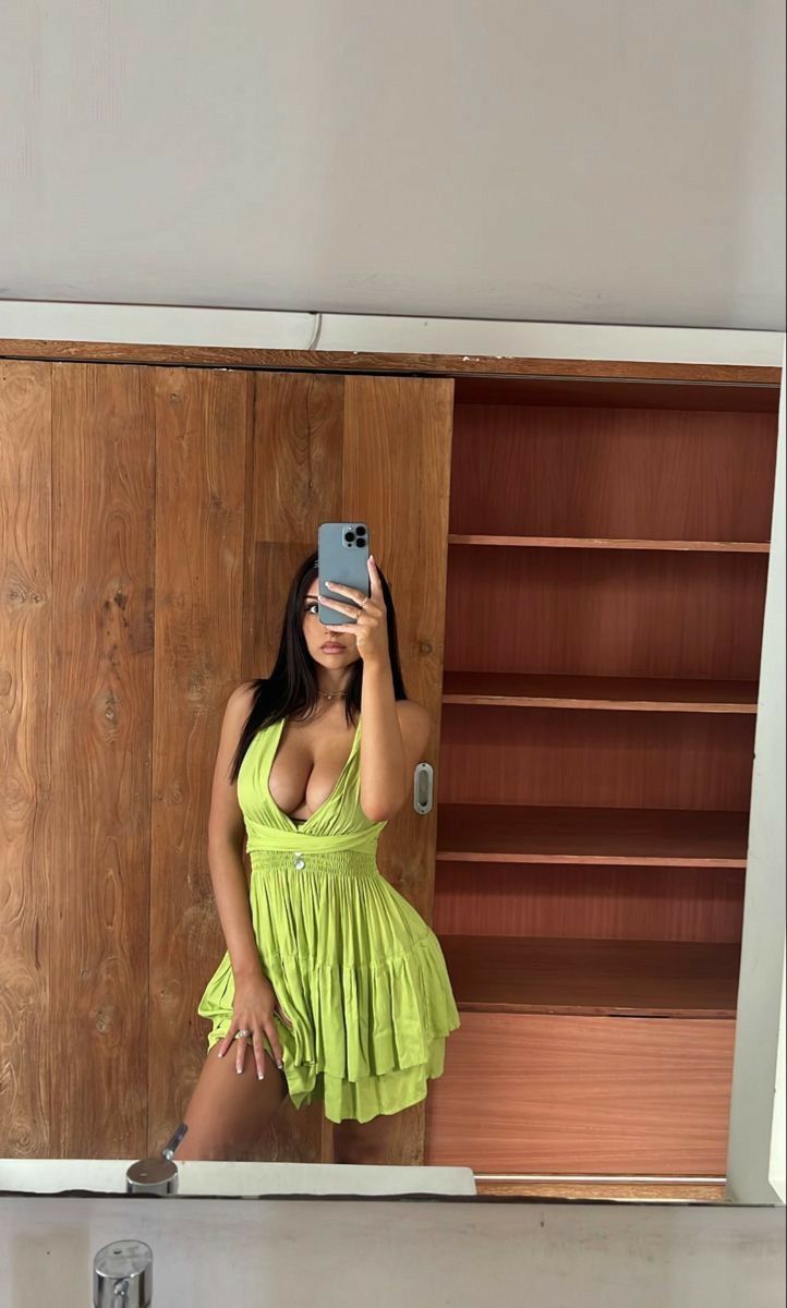 Sexy Green Low Cut Halter Neck Sleeveless A-Line Mini Party Dress Homecoming Dress HZ1024