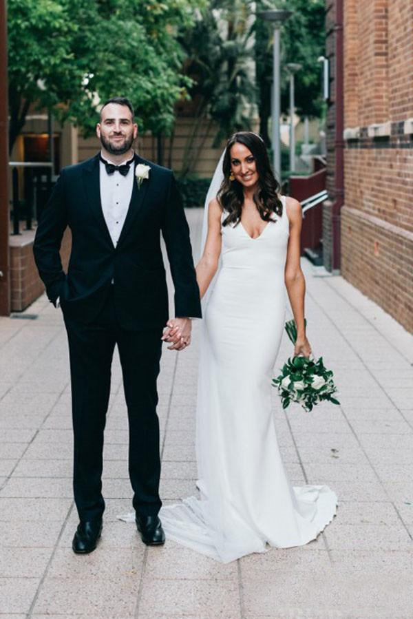 Sleeveless Regular Straps V-neck Wedding Dresses