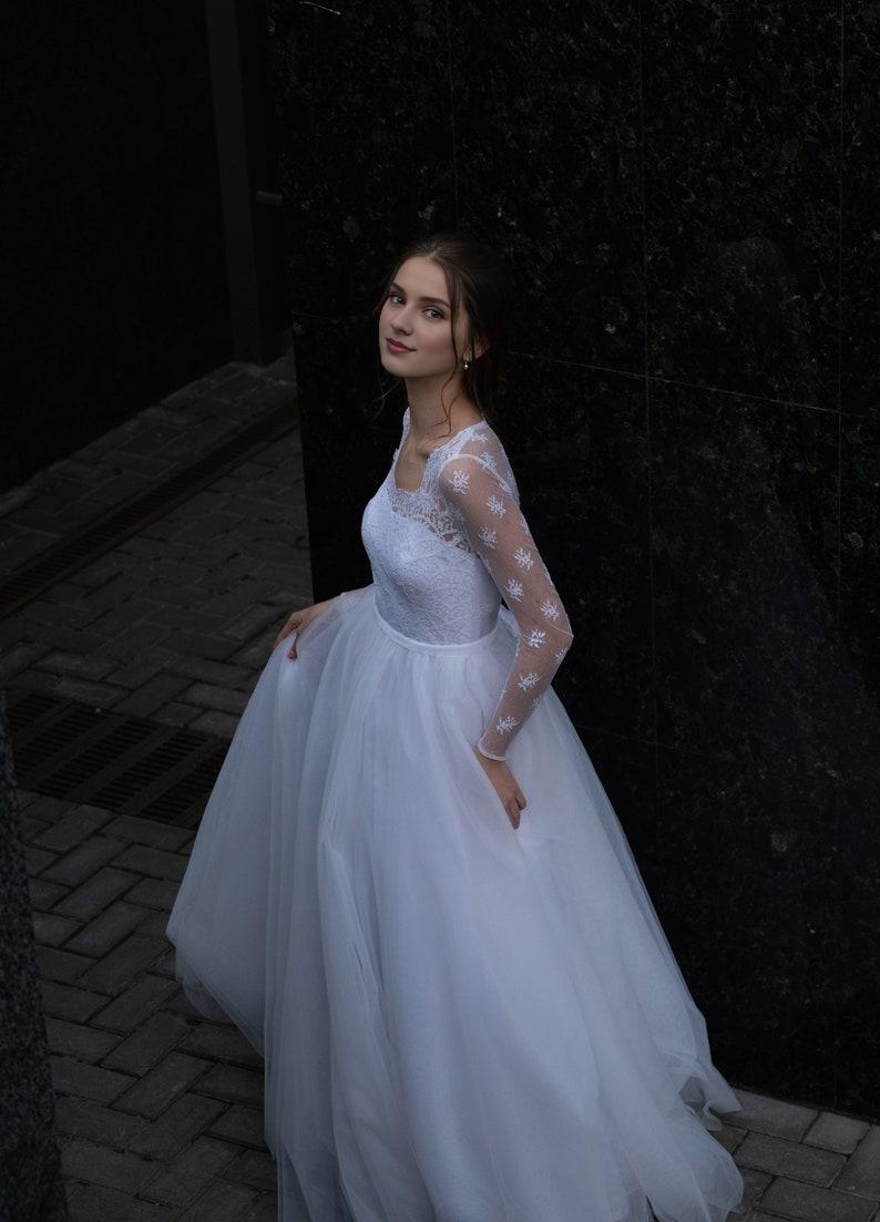 Elegance Classic Lace Wedding Dress Unique Closed Back Long Sleeve Square Neck Romantic Tulle Skirt Princess Queen