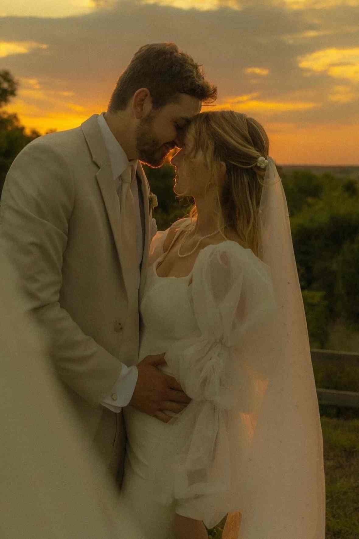 Gorgeous Spaghetti Straps Mermaid Long Wedding Dress with Sleeves Tulle