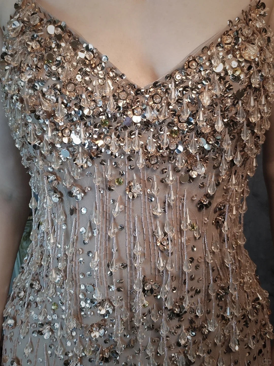 Vintage Champagne Spaghetti Strap V-neck Sparkling Beaded Design Elegant Chiffon Evening Dress Prom Dress HZ1024
