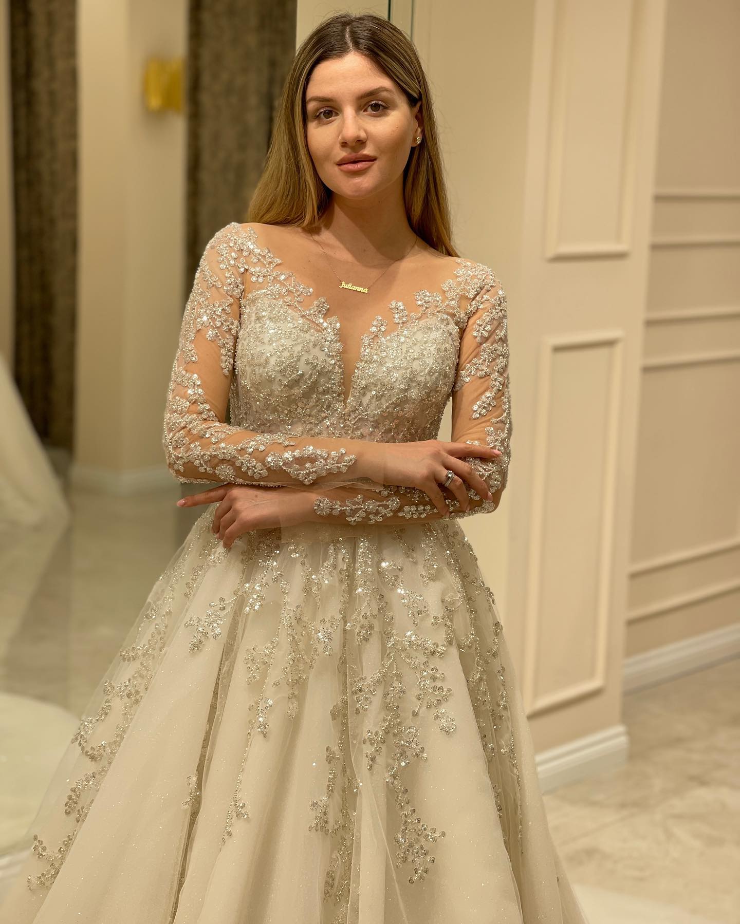 Elegant A-line Lace Appliques Wedding Dress with Long Sleeves