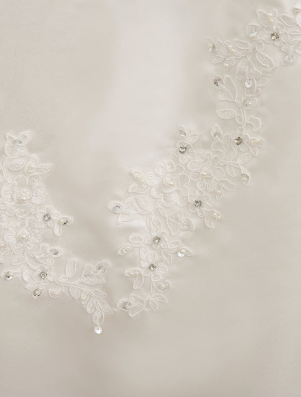 Exclusive Ivory Wedding Dress/Ball Gown With Appliques High Collar