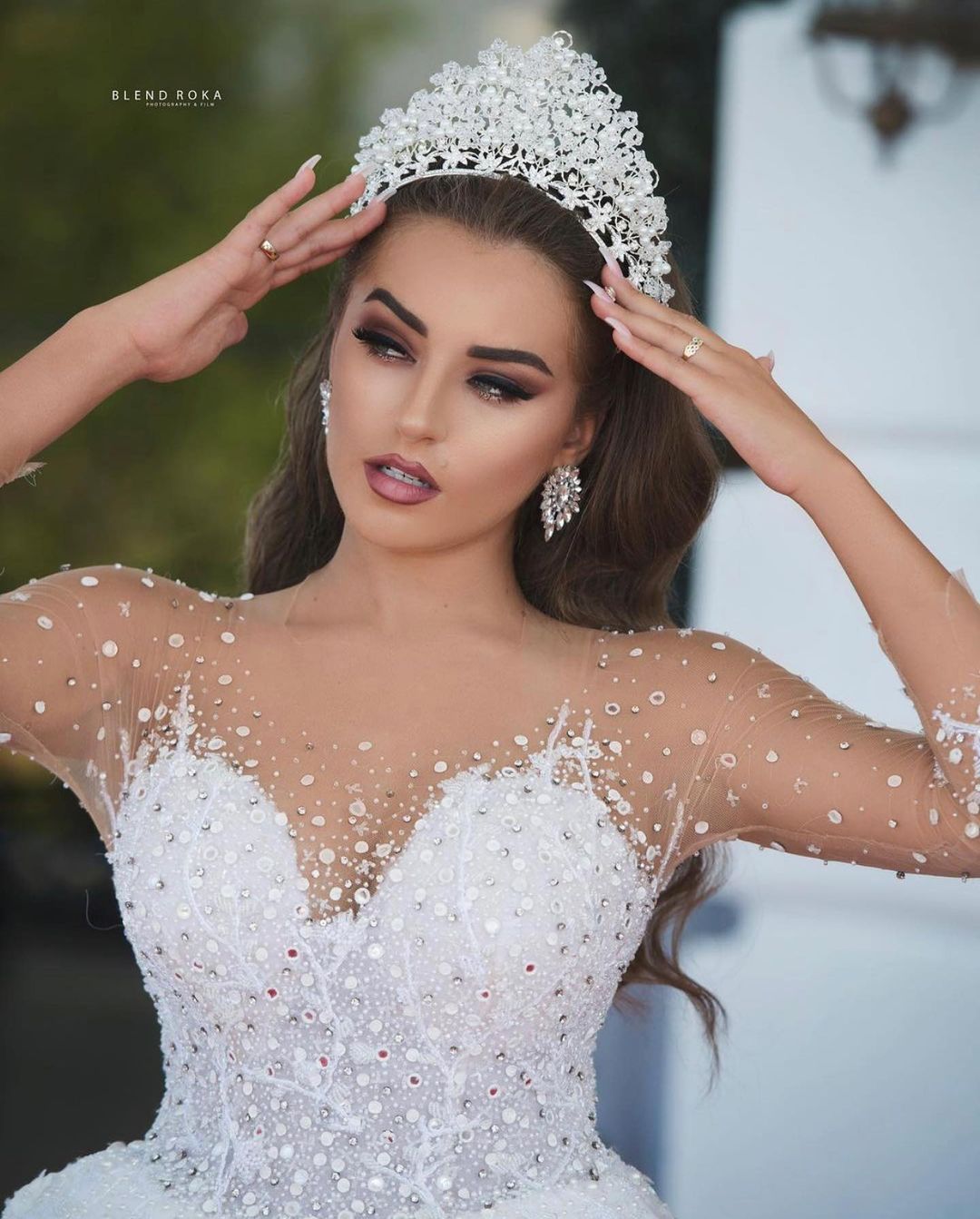 Luxury Long Ball Gown Sweetheart Wedding Dress with Sleeves and Beads