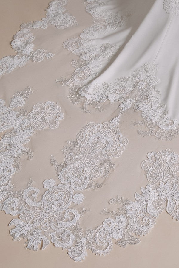 New Arrival Long Mermaid Backless Halter Wedding Dress with Lace Appliques