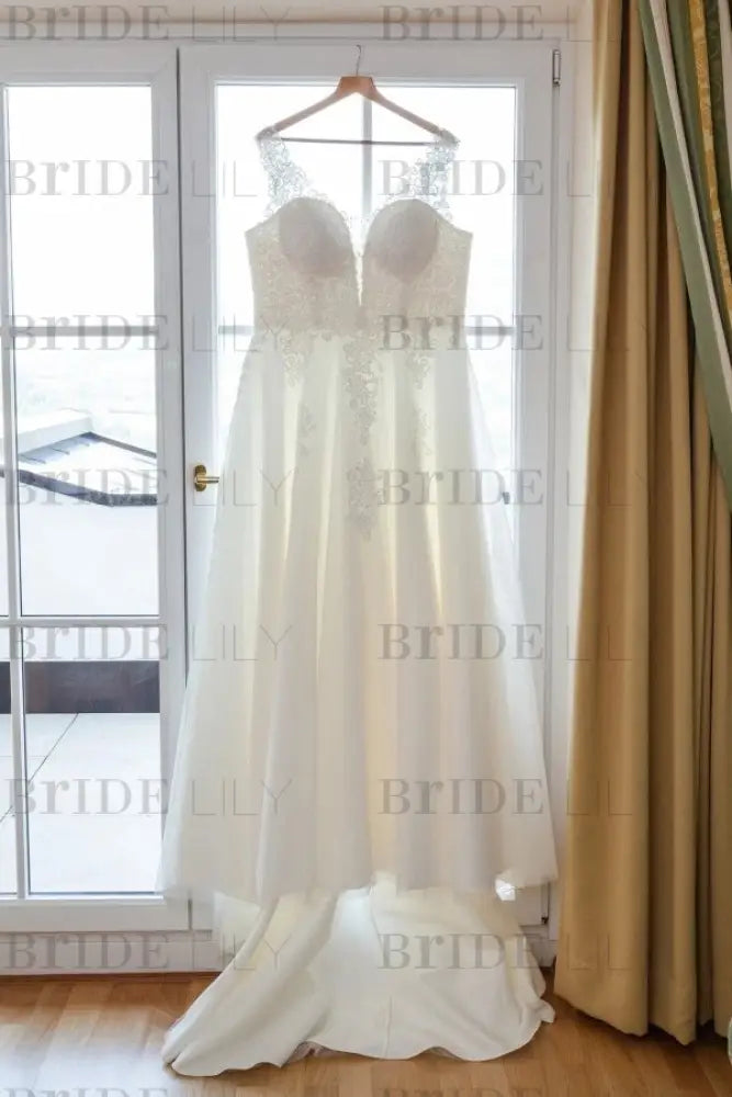 Plus Size Wedding Dress Tulle Lace Aline Bridal Dress V-neck with Appliques
