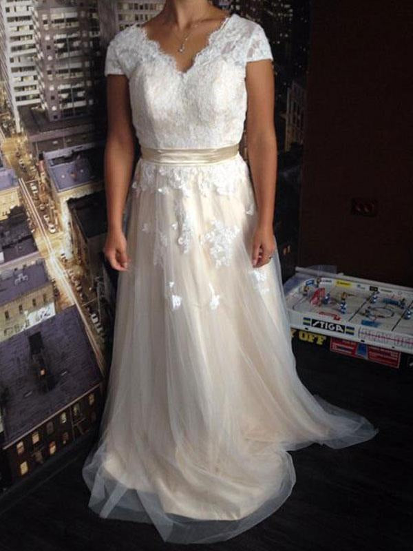 V Neck Short Sleeves Wedding Dress Lace Applique Floor Length Tulle Bridal Gowns