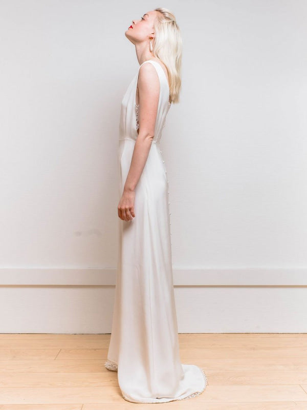 White Simple Wedding Dress A-Line V-Neck Sleeveless Backless Buttons Satin Fabric Lace Long Bridal Dresses