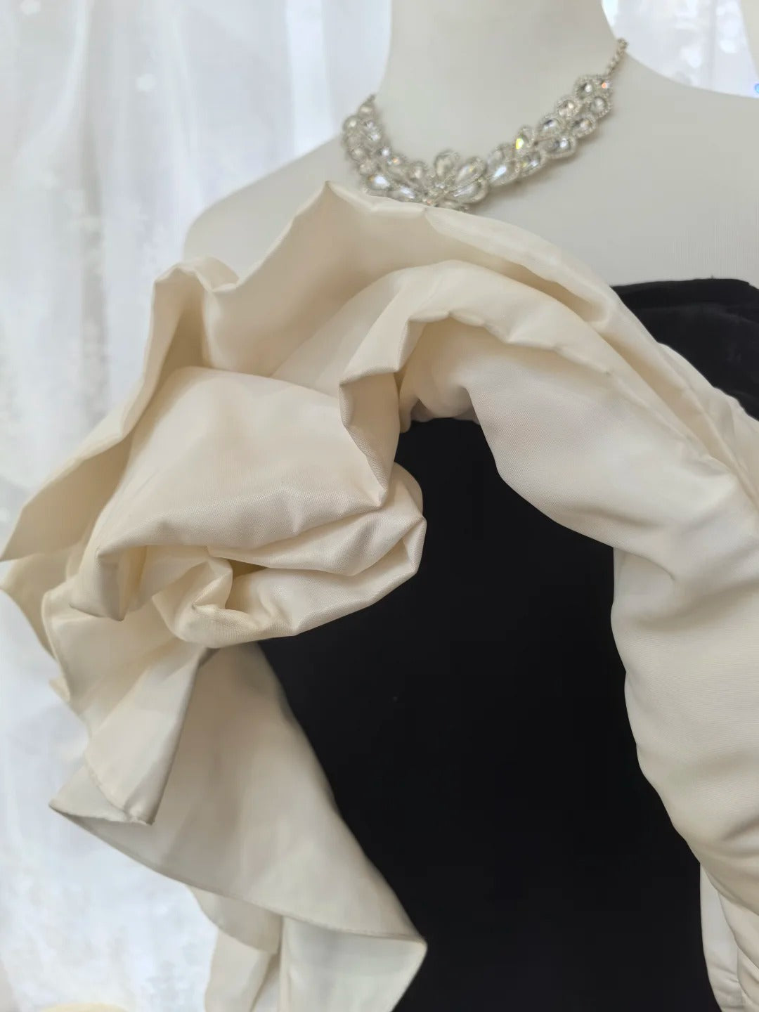 Elegant Black And White Color-Blocked Mermaid Strapless Velvet Satin Long Prom Dress Evening Dress cc5303