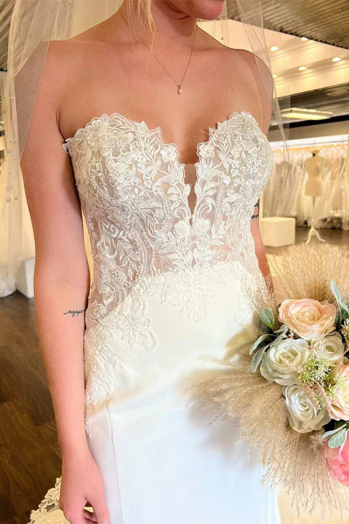 Aimishang Elegant White Lace Strapless Mermaid Long Wedding Dress