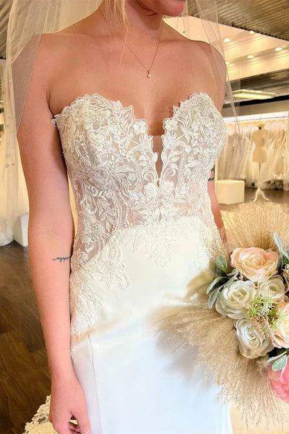 Aimishang Elegant White Lace Strapless Mermaid Long Wedding Dress