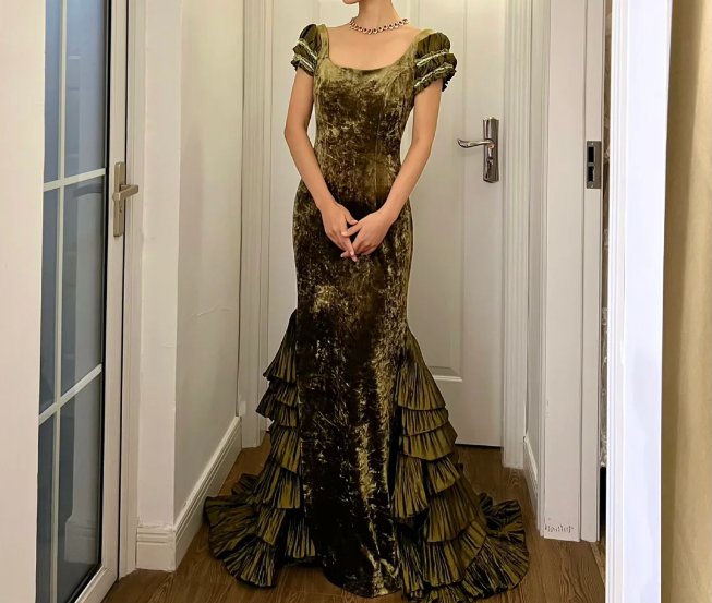 Retro Elegant Green Mermaid Square Neck Short Sleeve Layered Ruffle Velvet Train Prom Dress Evening Dress cc5320