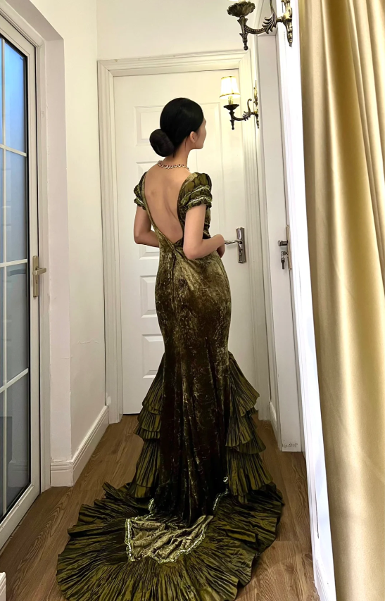 Retro Elegant Green Mermaid Square Neck Short Sleeve Layered Ruffle Velvet Train Prom Dress Evening Dress cc5320