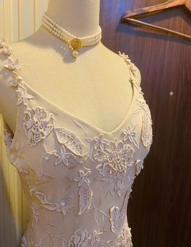 Elegant Ivory Deep V Halter-neck Irregular Lace Prom Dress Evening Dress cc5332