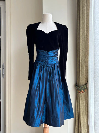Vintage Black And Blue A-line Long-sleeved Velvet And Satin Prom Dress Evening Dress cc5339