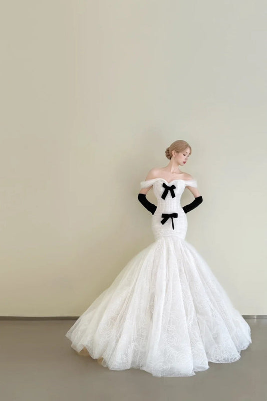 girlhomeshops-Vintage Black-White Contrast Bow Off-Shoulder Mermaid Court Style Wedding Gown gh6026
