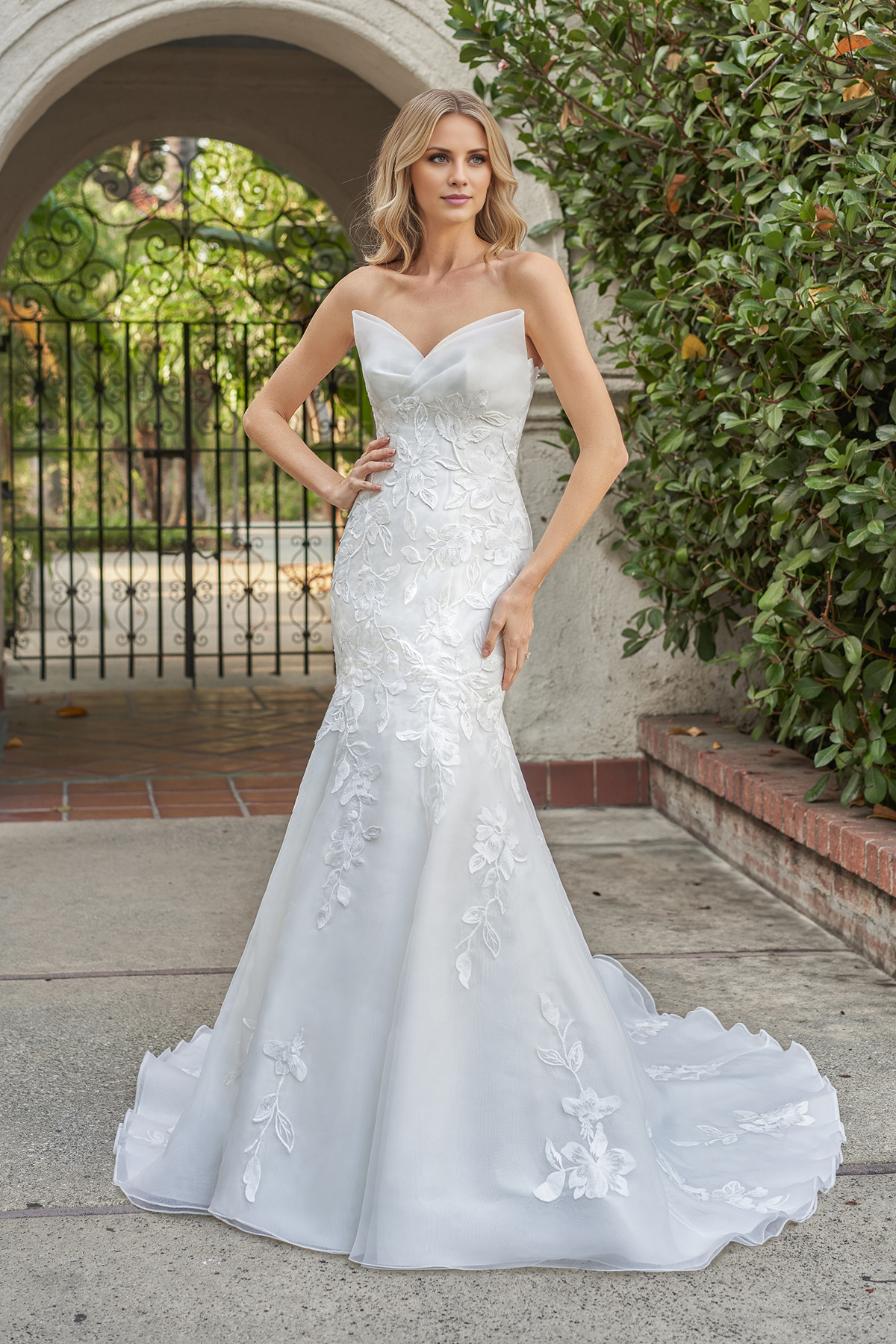 V-neckline off shoulder sleeveless lace floral patch backless and floor length wedding dress