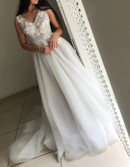 Tulle Lace Top A-line V-neck Wedding Dresses Appliques Wedding Gown