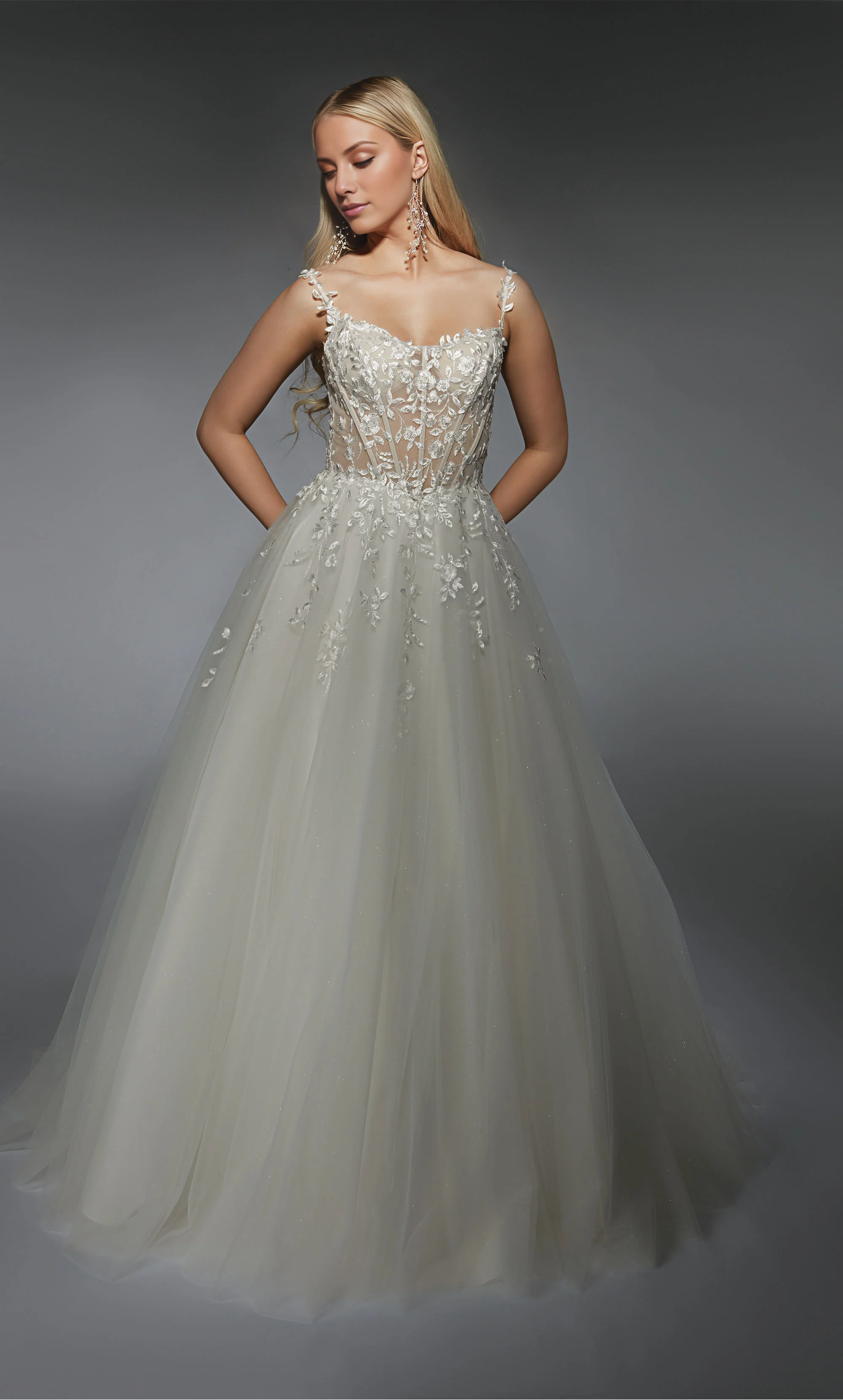 Sheer lace heart-shaped neckline tight corset lace applique wedding dress