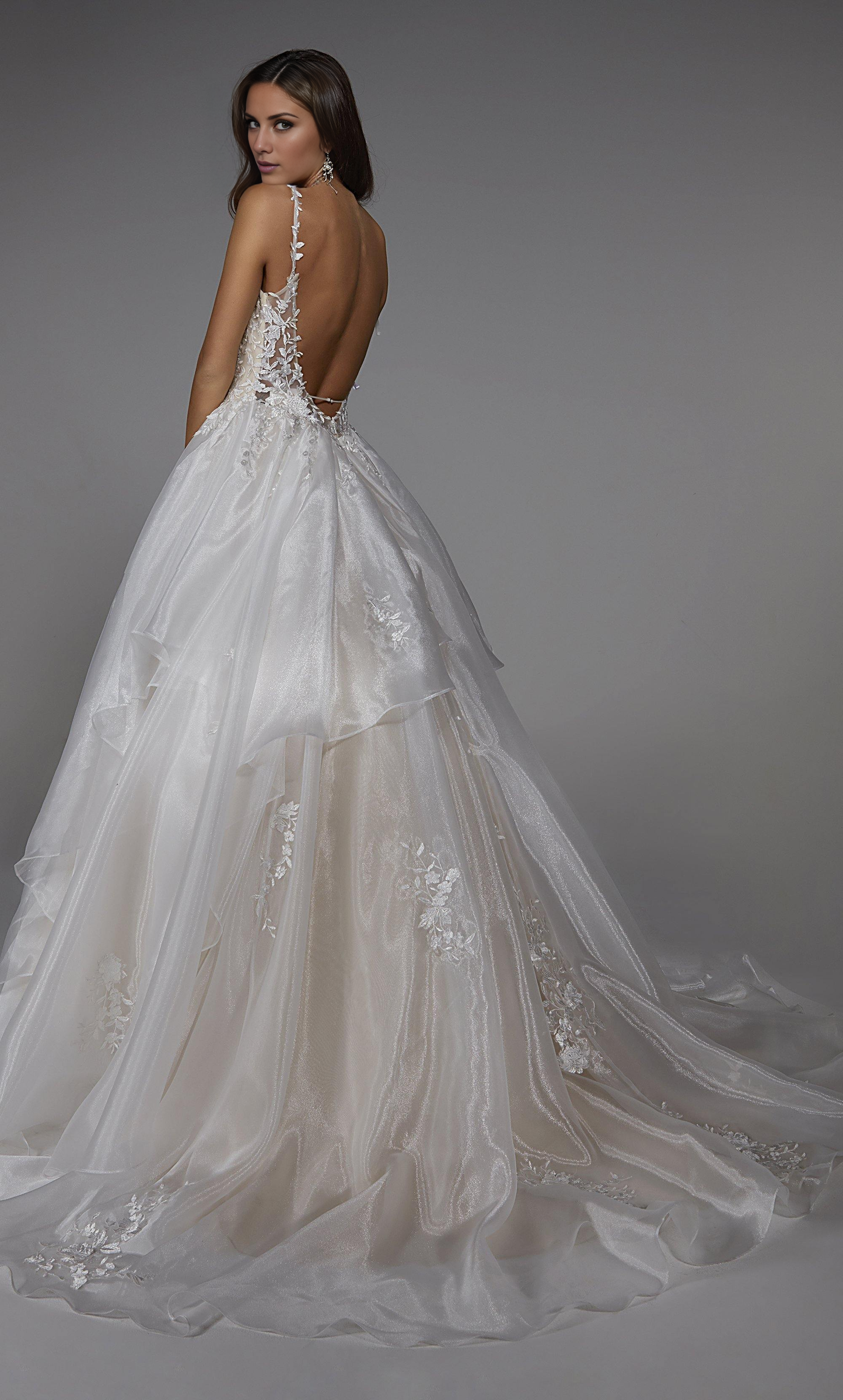 Deep V-neck low sexy backless mop dress wedding dress