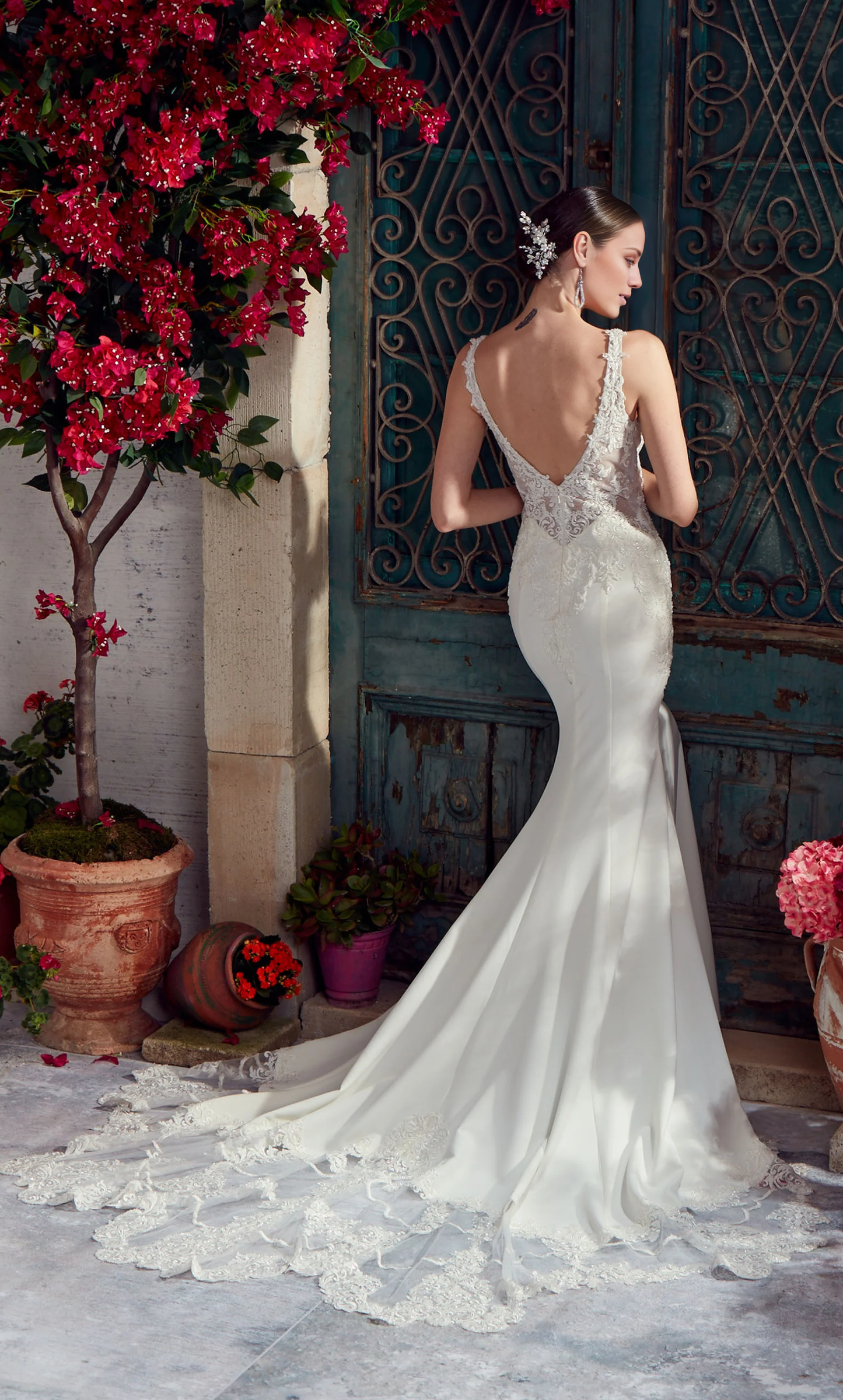 Deep V-neck slim fit trumpet backless transparent lace tight corset wedding dress