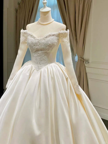 Girlhomeshops-A must-have for minimalist brides! Plain satin long-sleeved wedding dress gh5440
