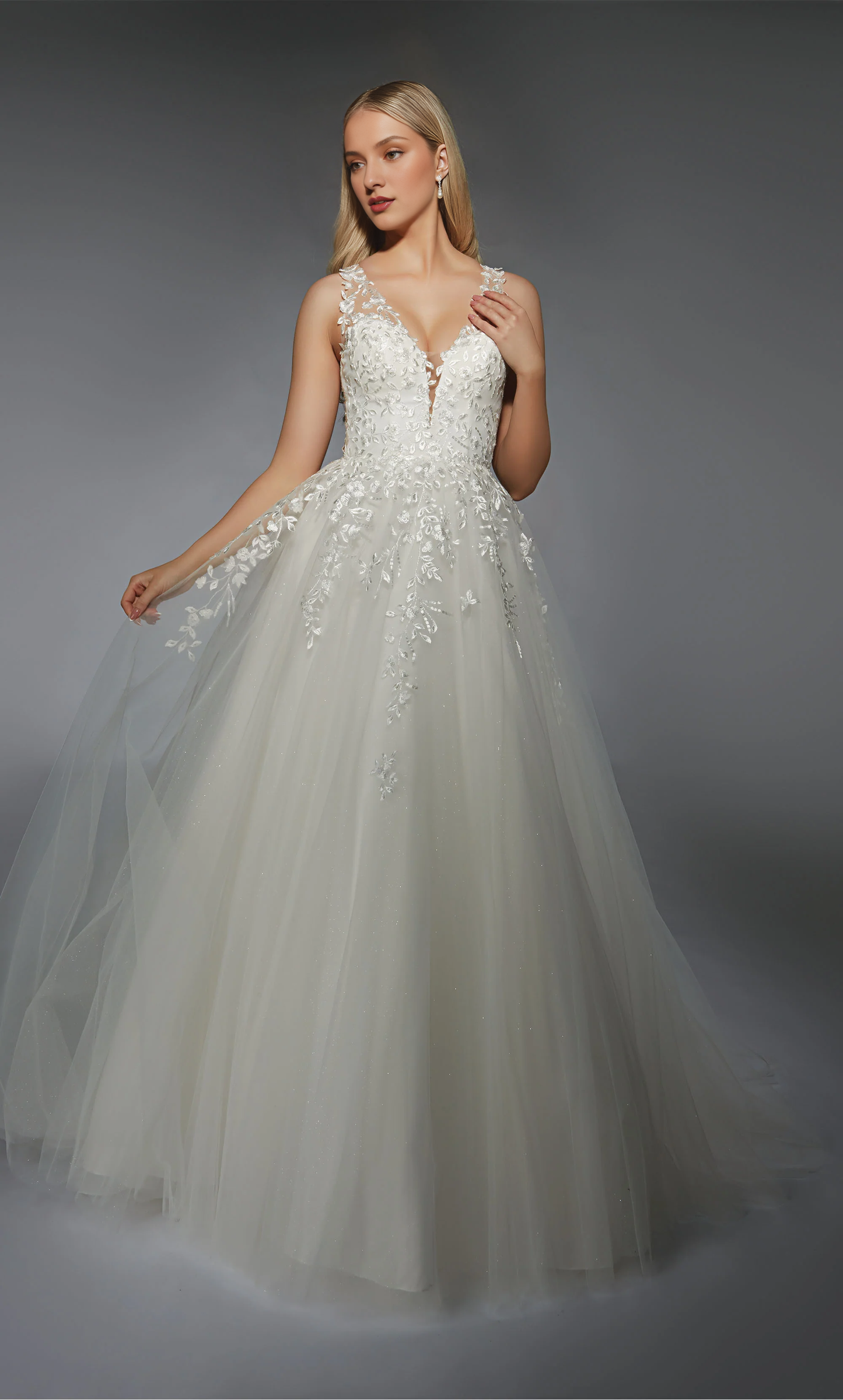 Chiffon lace deep V-neck fantasy back lace decal wedding dresses