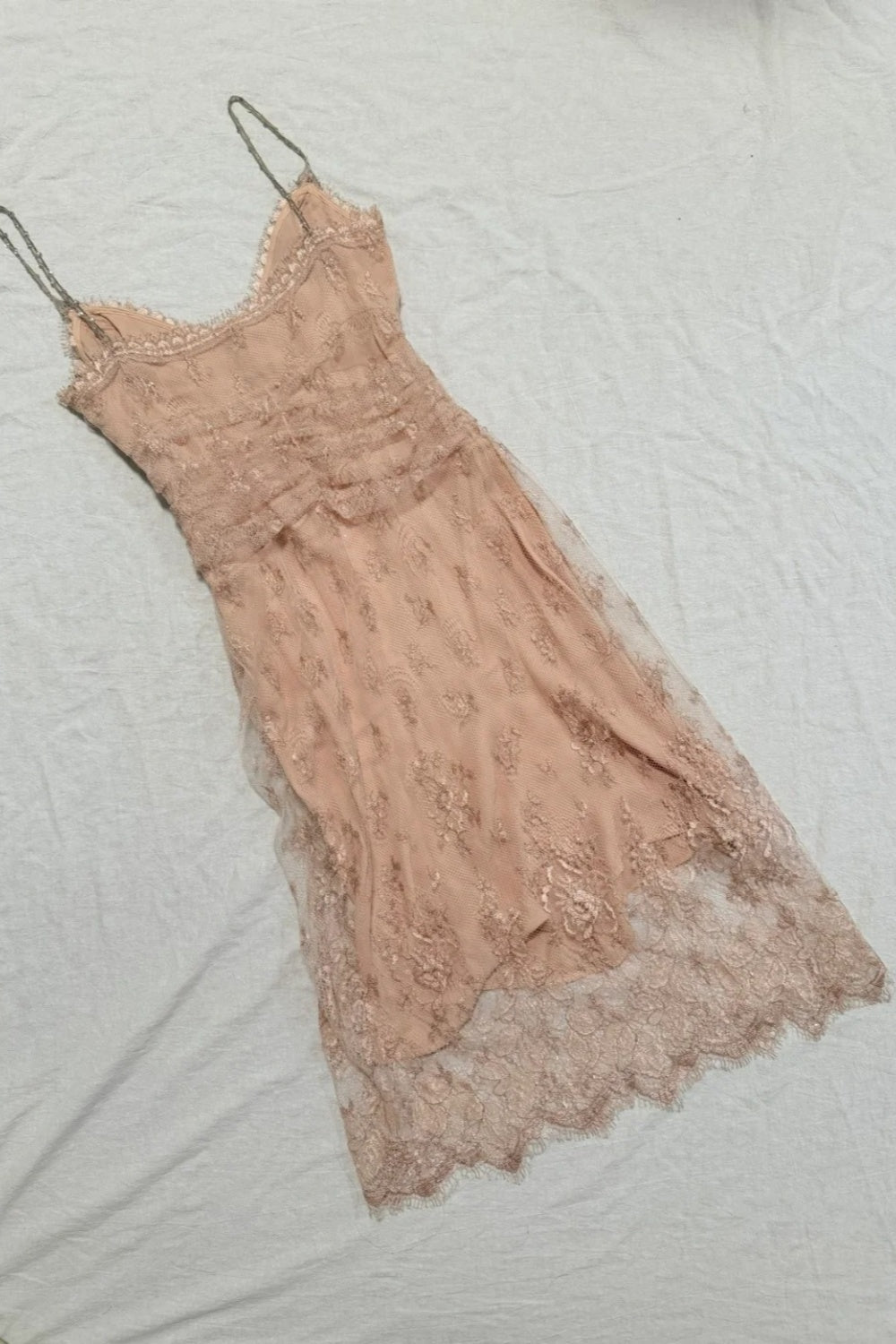 girlhomeshops-Nude Pink Lace Spaghetti Straps Midi Dress with Beading Detail gh6313