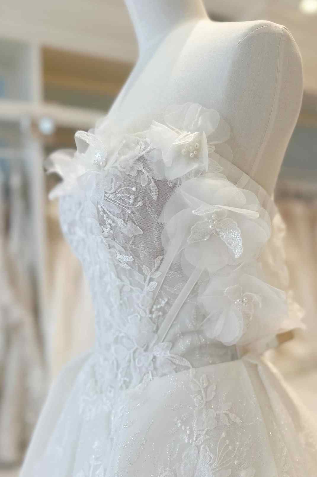 Luxury Princess Off the Shoulder Petals Wedding Gown with Beading