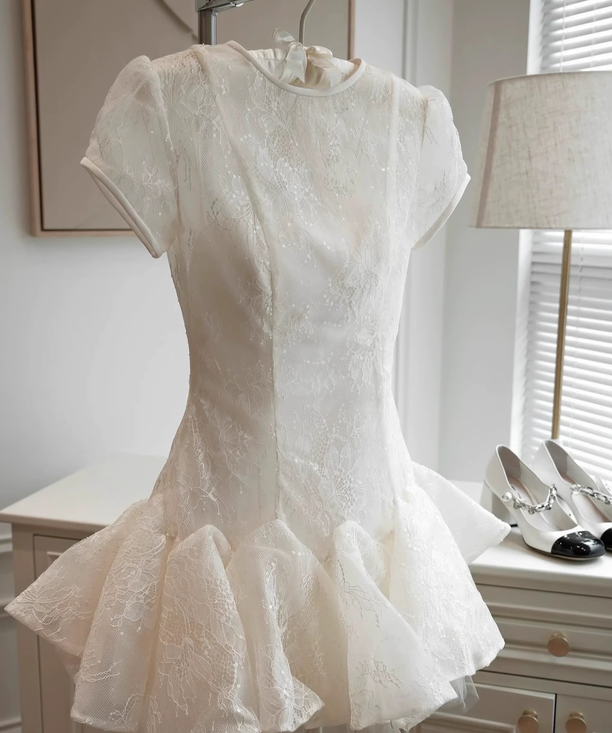 White Applique Design A-line Lace Short-sleeved Party Dress Homecoming Dresses HZ1024