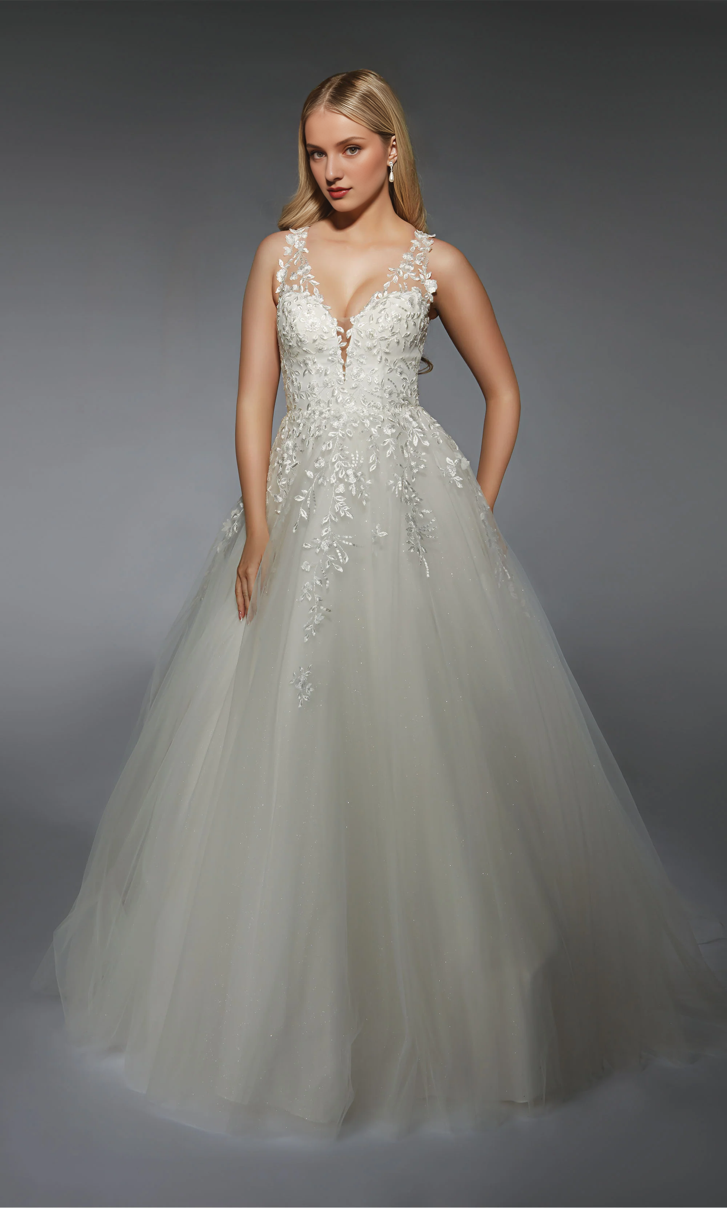 Chiffon lace deep V-neck fantasy back lace decal wedding dresses