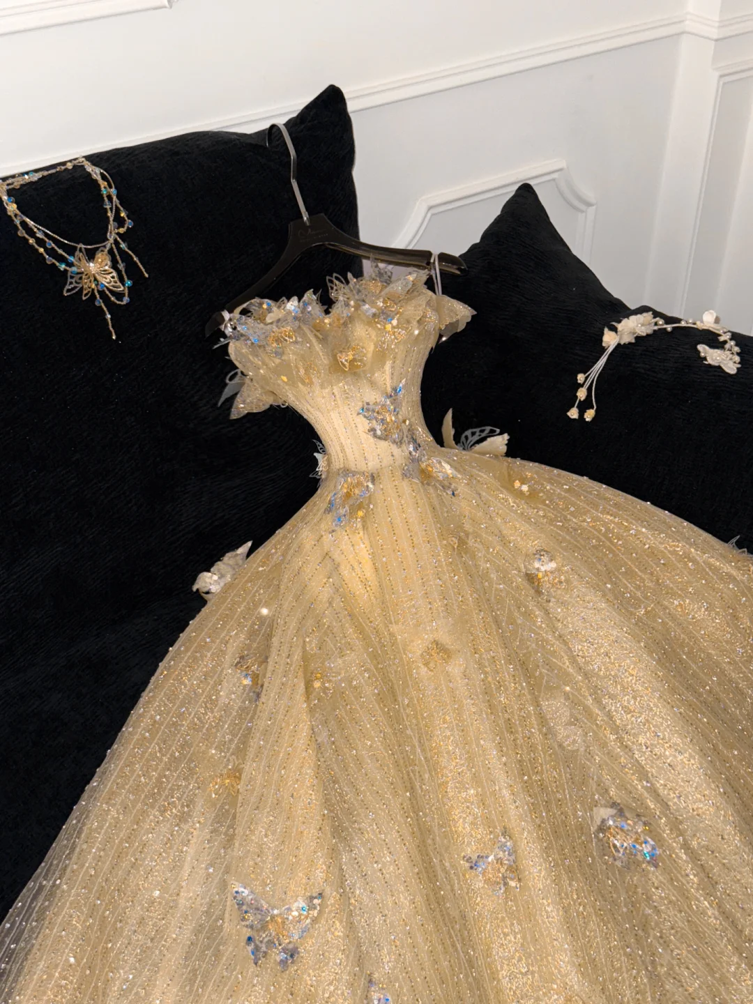 Gorgeous Shiny Yellow Sequin Beaded 3D Butterflies A-Line Floor-length Evening Dress Prom Dresses HZ1024