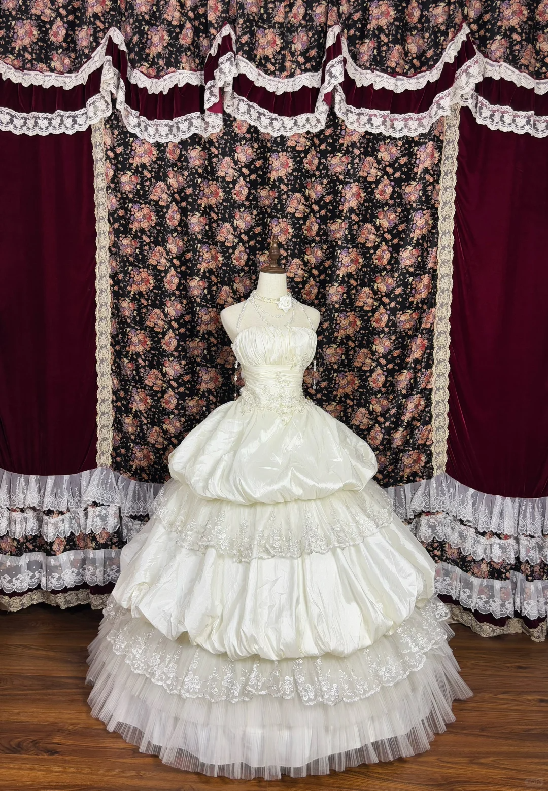 Gorgeous Lace Embroidery Beaded Sweet 16 Quinceanera Strapless A-Line Floor-length Tiered Prom Dress Evening Dress Ball Gown HZ1024