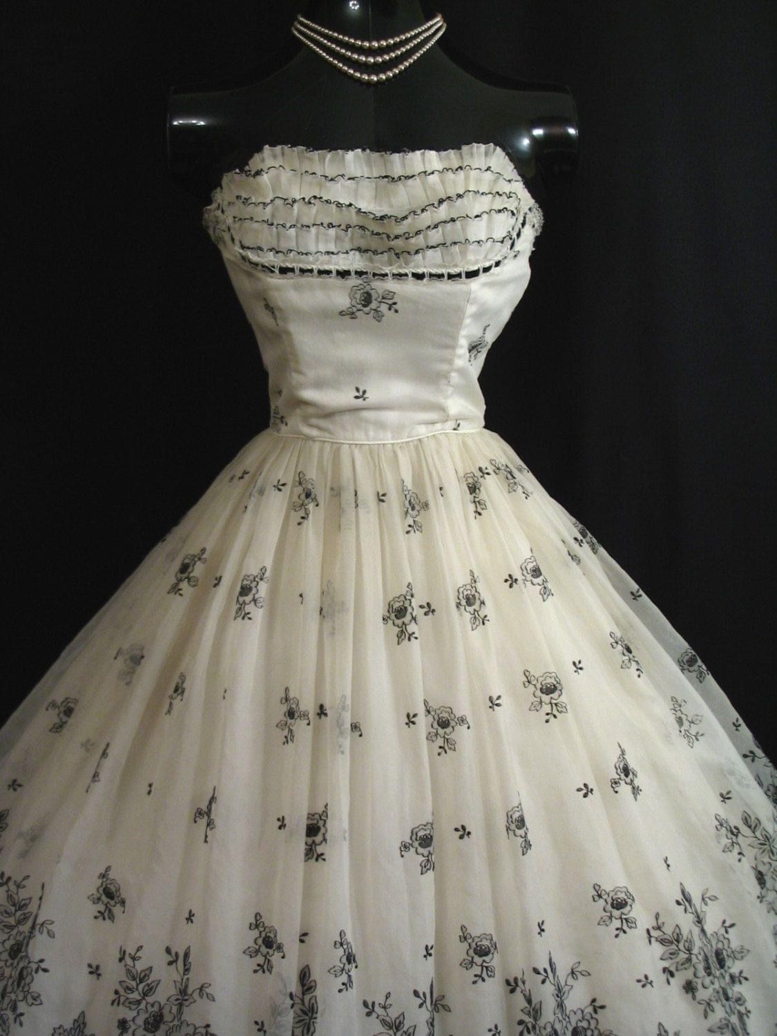 girlhomeshops--Black and white exquisite lace tulle midi homecoming dress formal gown gh5587