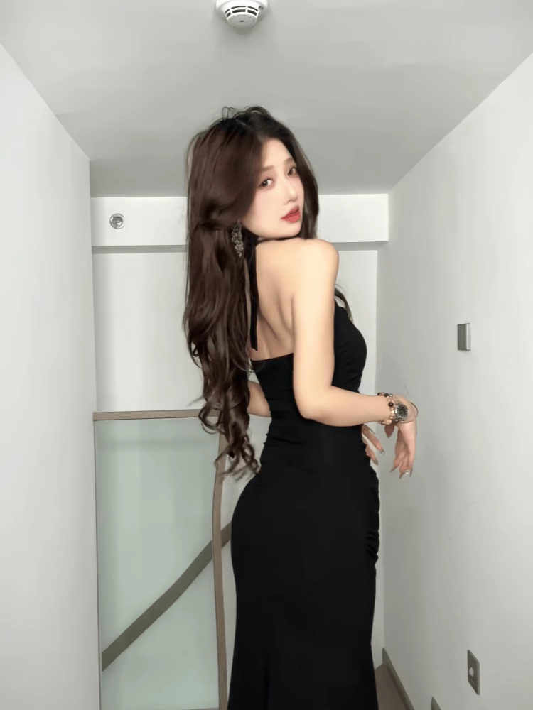Elegant Black Halter-neck Rose Metal Button Prom Dress Sheath Evening Gown Party Dress Trailing Long Formal Dress HZ1024