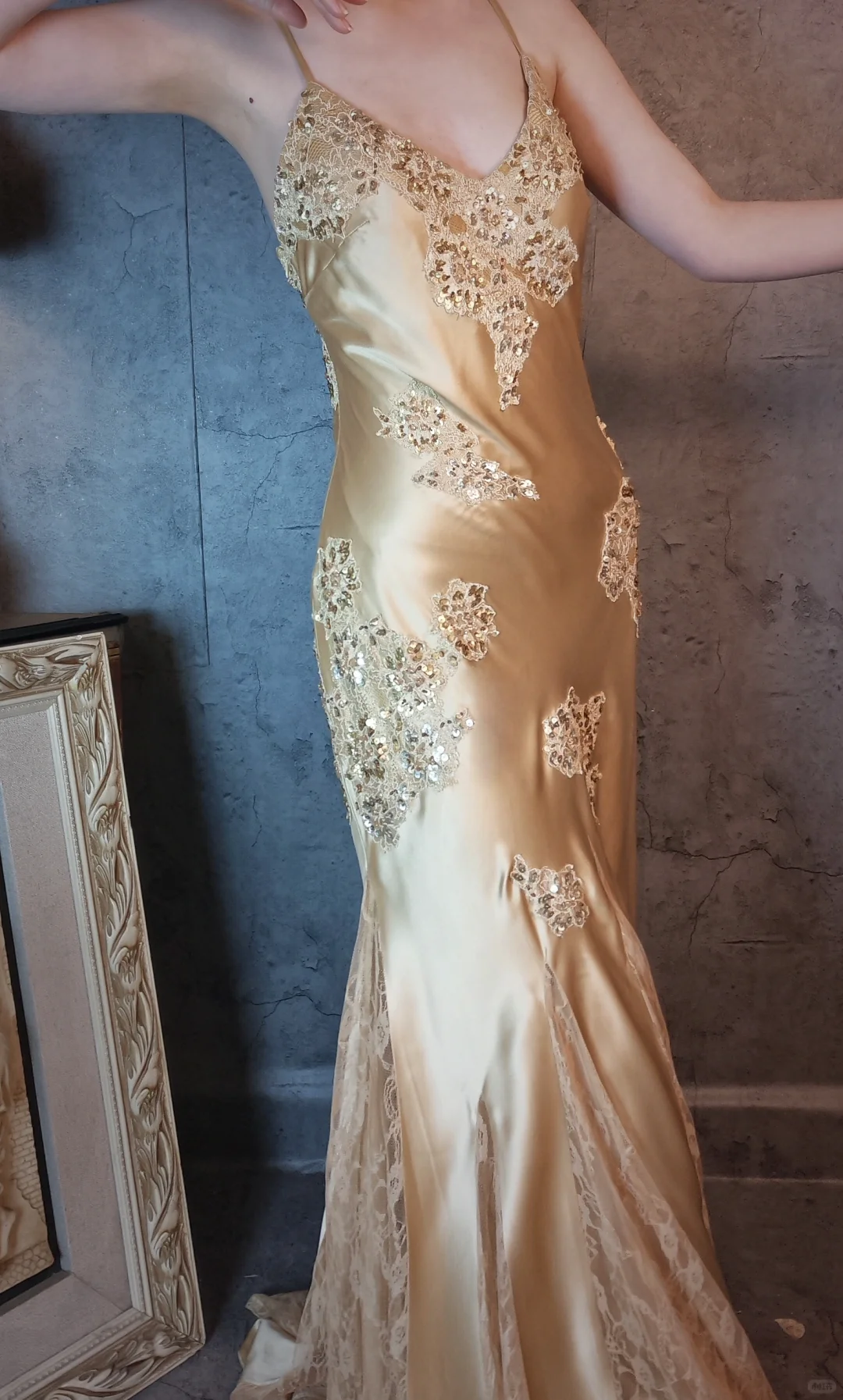 Retro Golden V-neck Sparkling Beaded Backless Design Elegant Satin Evening Dress Prom Dress HZ1024