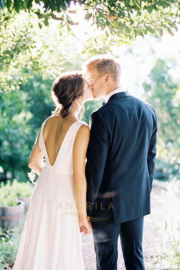 A-Line V-neck Sleeveless Split Wedding Dresses