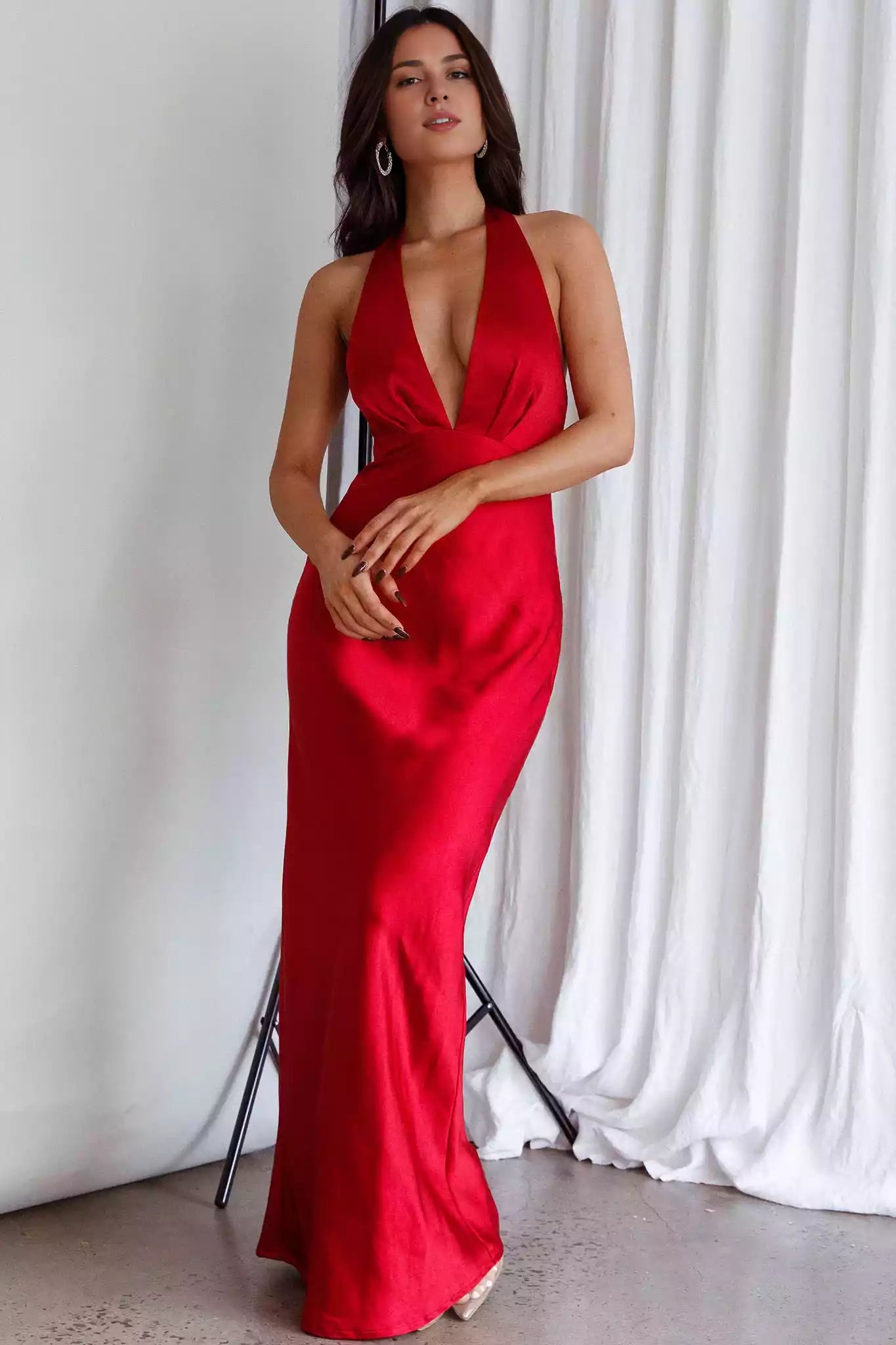 Absolutely stunning satin backless silhouette hanging neck style tight corset with zipper on the side Prom Dresses