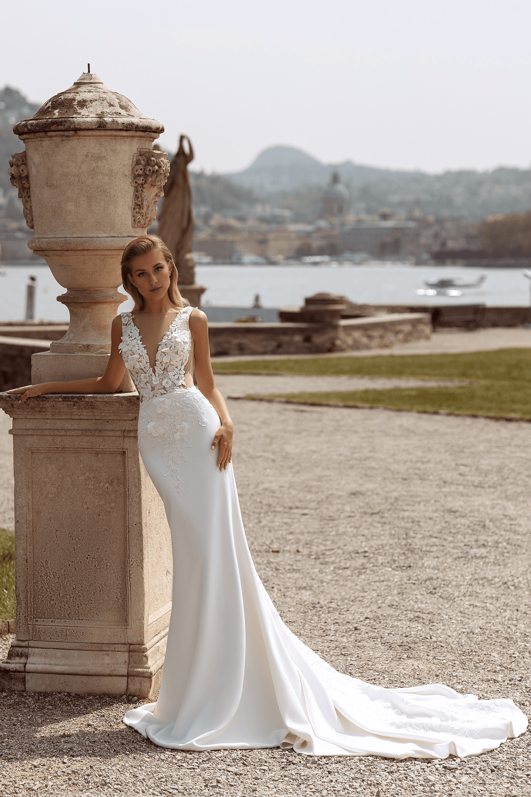 Mermaid Wedding Gown with Train Sleeveless Wedding Dress with V-Neck Floral Lace Dress