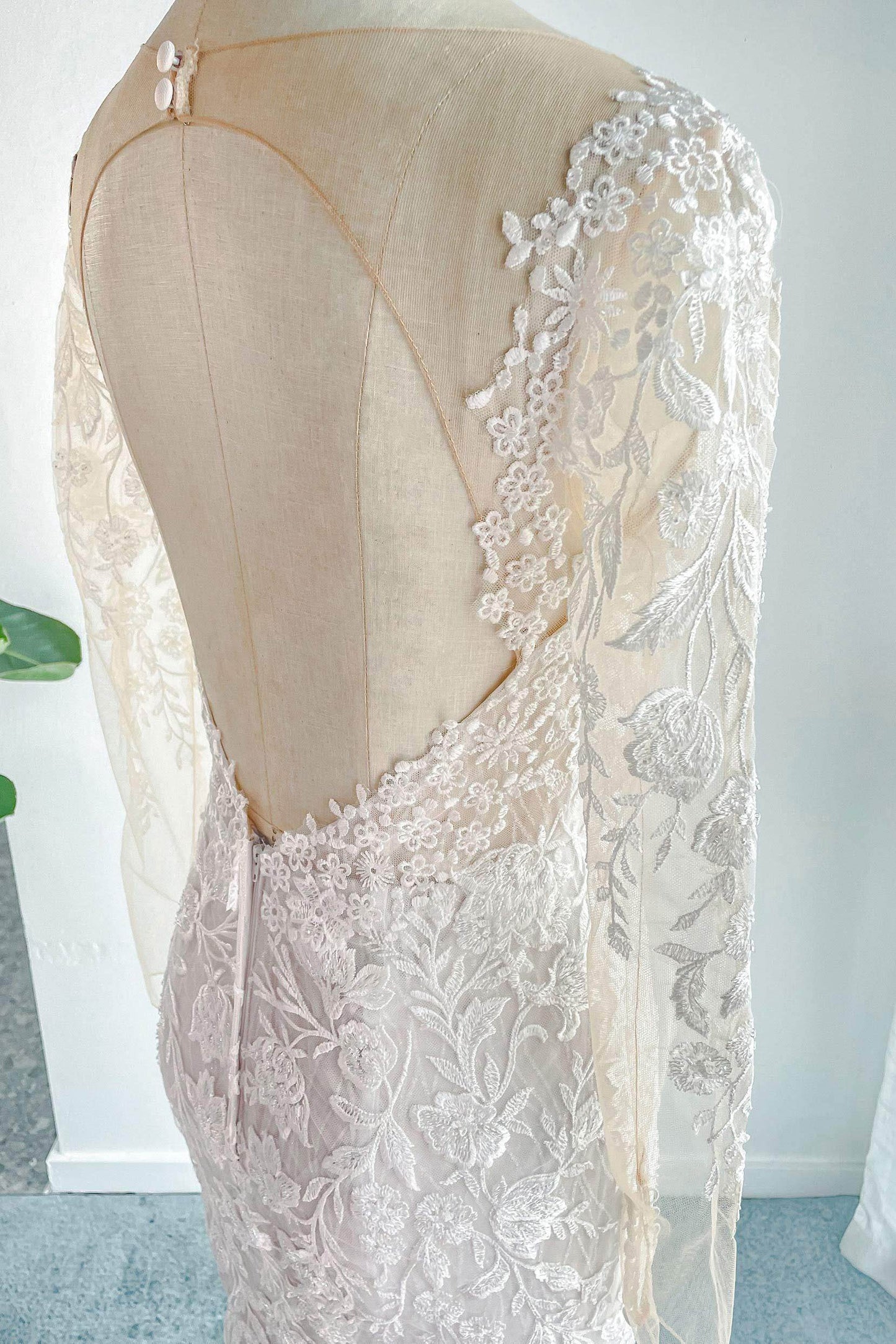 Trumpet-Mermaid Chapel Train Lace Tulle Wedding Dress CW3152
