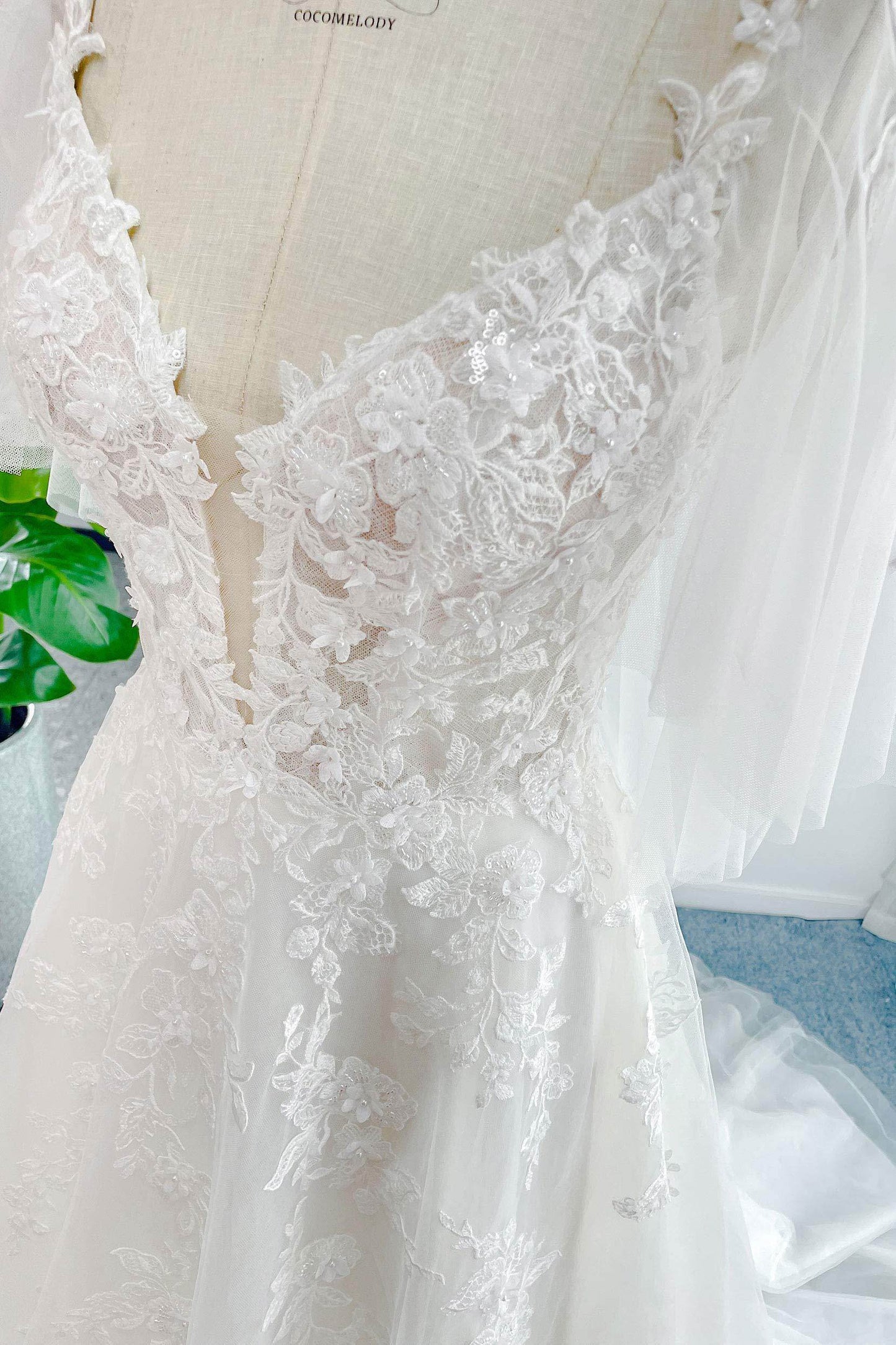 A-Line Court Train Lace Tulle Wedding Dress CW3160